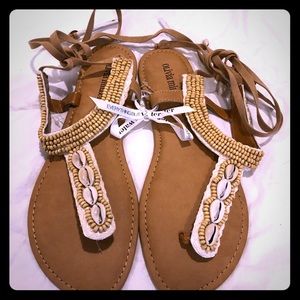 NWT - Sandal Lace Up - Size 10